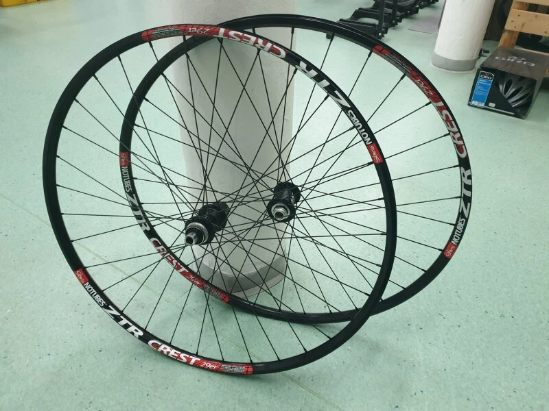NoTubes ZTR Crest 29 Laufradsatz / Shimano XT 788 Naben 3 NoTubes ZTR Crest 29 Laufradsatz / Shimano XT 788 Naben